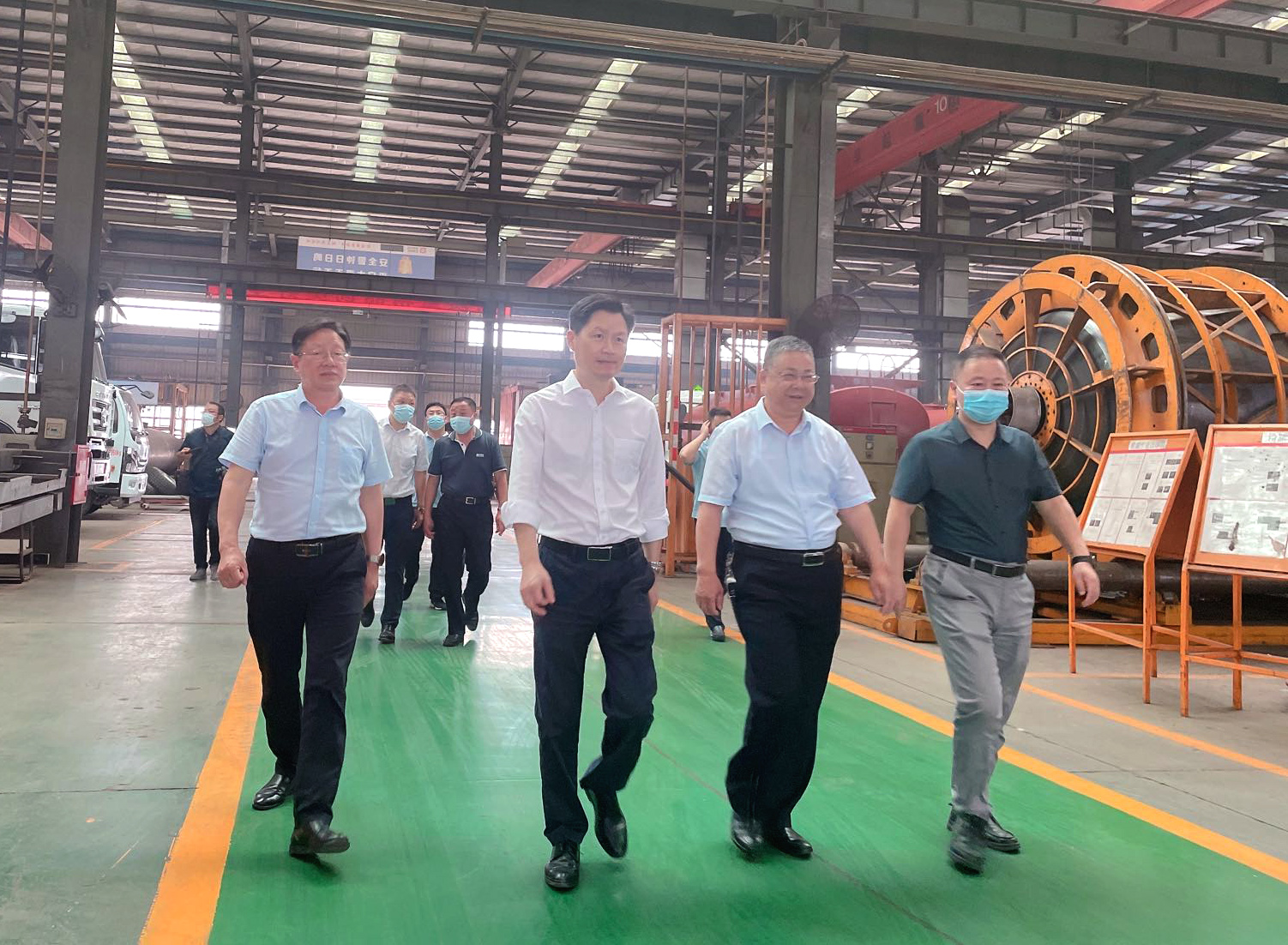 市委常委、常務(wù)副市長甘國棟一行蒞臨楚勝汽車集團調(diào)研