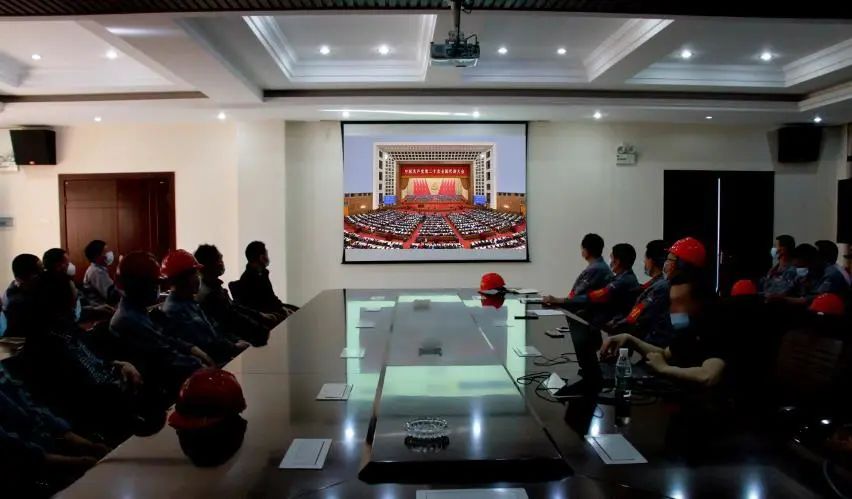 學(xué)習(xí)二十大、永遠(yuǎn)跟黨走、奮進(jìn)新征程！楚勝集團(tuán)組織全體